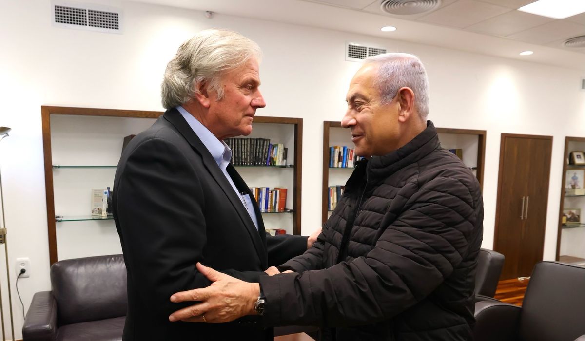 Franklin Graham prays with Netanyahu, donates ambulances to Israeli medical charity