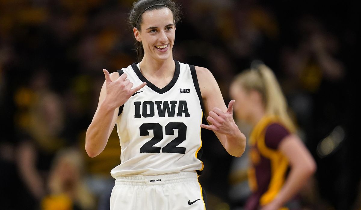 Clark becomes Big Ten’s all-time assist leader, Iowa women beat Minnesota