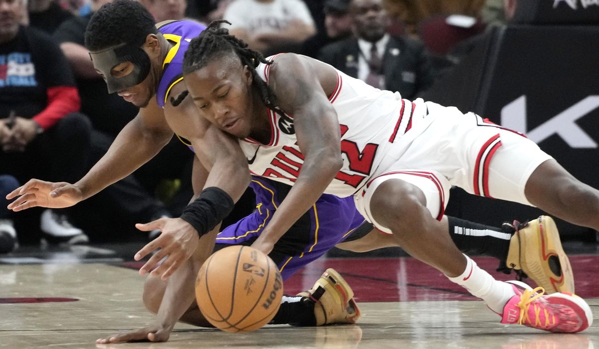 DeMar DeRozan stars as the Chicago Bulls knock off the Los Angeles Lakers 124-108