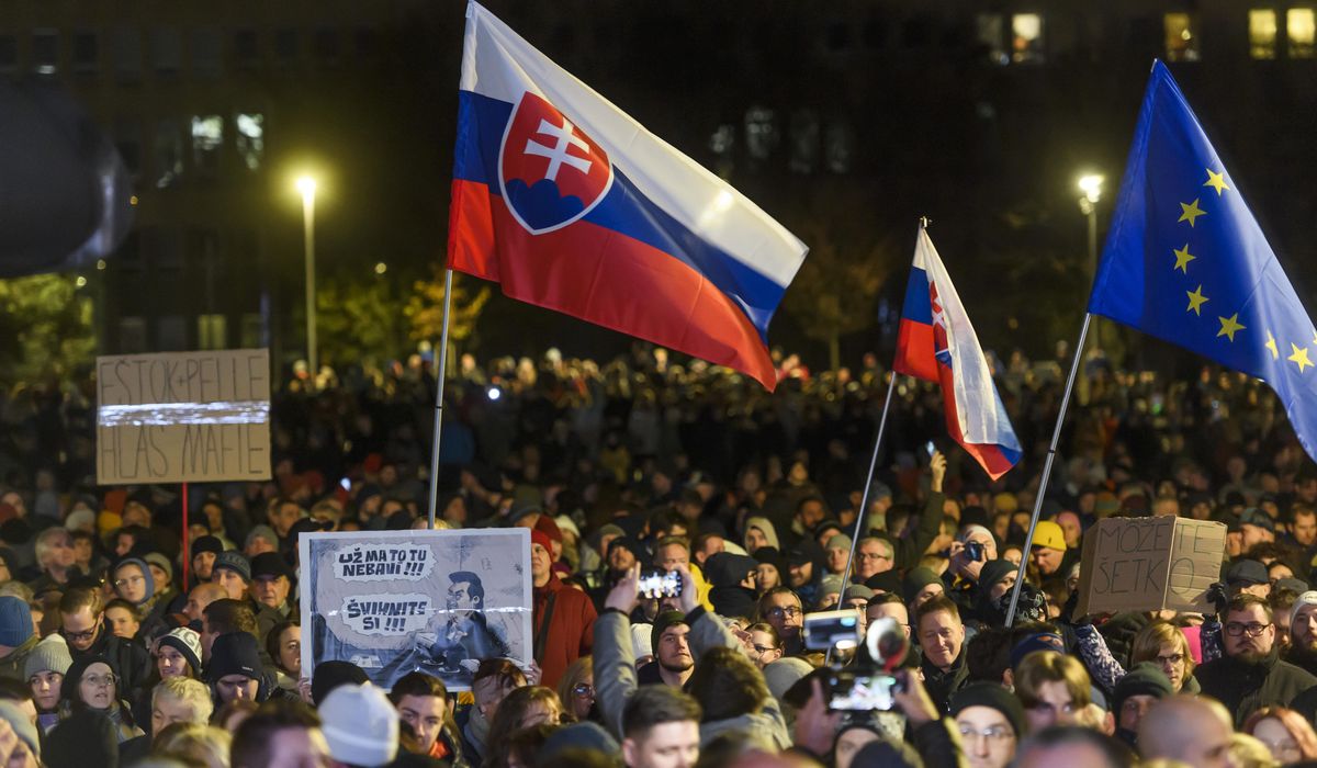 Thousands rally in Slovakia to condemn the new government’s plan to close top prosecutors’ office