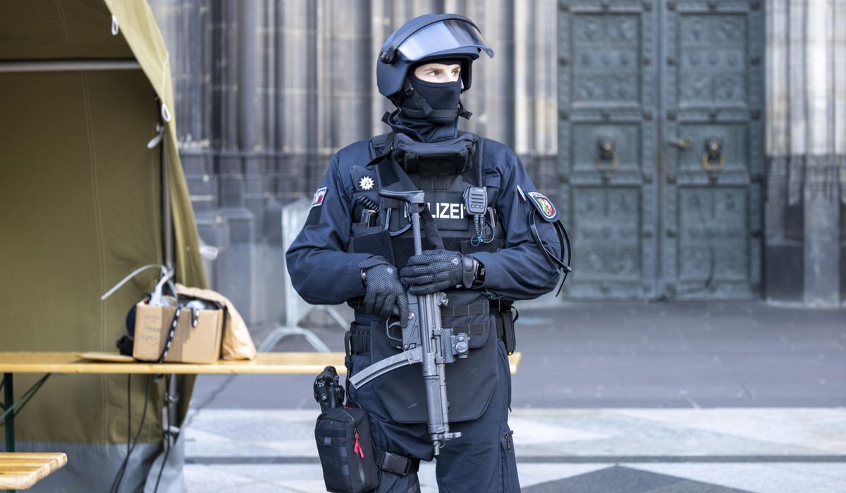German officials detain a fifth suspect in connection with a threat to attack Cologne Cathedral