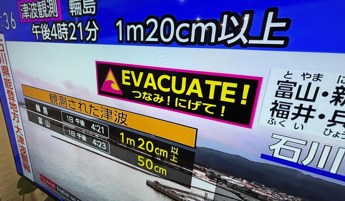 Japan issues tsunami warnings after a series of very strong earthquakes on the Sea of Japan coast